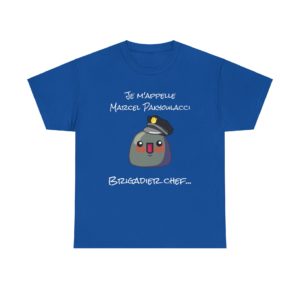 T-shirt bleu avec texte humoristique "Je m'appelle Marcel Pakyoulacci" et un Kyou en policier, hommage aux Inconnus