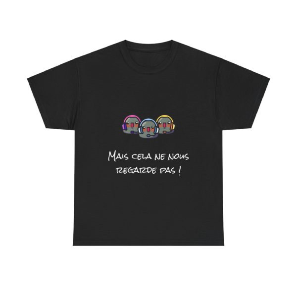 T-shirt noir "Mais cela ne nous regarde pas !" avec trois Kyous journalistes, référence aux Inconnus.