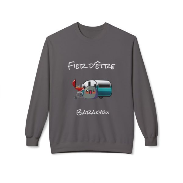Sweat humoristique Barakyou avec Kyou devant un barbecue et une caravaneSweat humoristique Barakyou avec Kyou devant un barbecue et une caravane