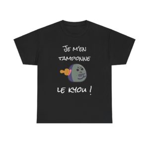 T-shirt noir "Je m’en tamponne le kyou !" avec un Kyou boudeur et un énorme tampon encreur, humour et expression revisitée.