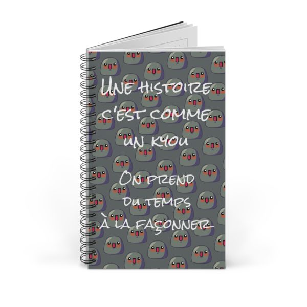 Carnet inspirant avec une pattern de Kyous, idéal pour écrire et créer