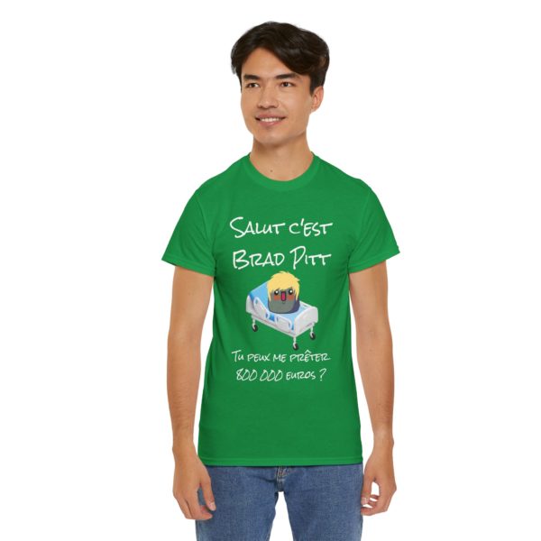 T-shirt "Salut c'est Brad Pitt" – L'arnaque du siècle sur un t-shirt ! – Image 5