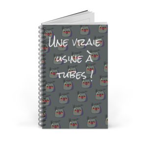 Carnet "Une vraie usine à tubes !" avec pattern de Kyous musicaux et portée musicale