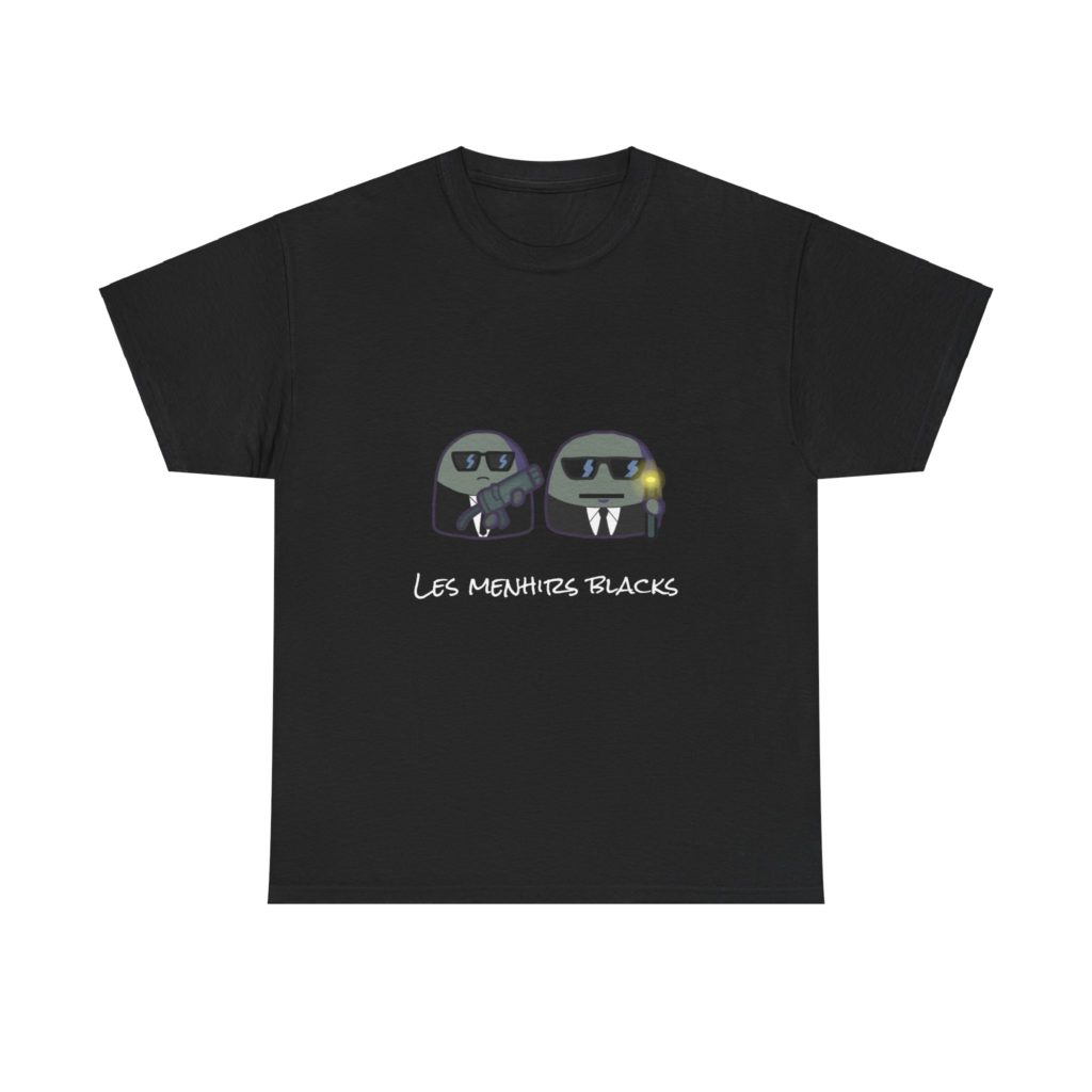 T-shirt noir "Les Menhirs Blacks" avec les agents Q et T, lunettes noires et gadget lumineux