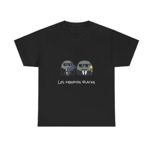 T-shirt noir "Les Menhirs Blacks" avec les agents Q et T, lunettes noires et gadget lumineux