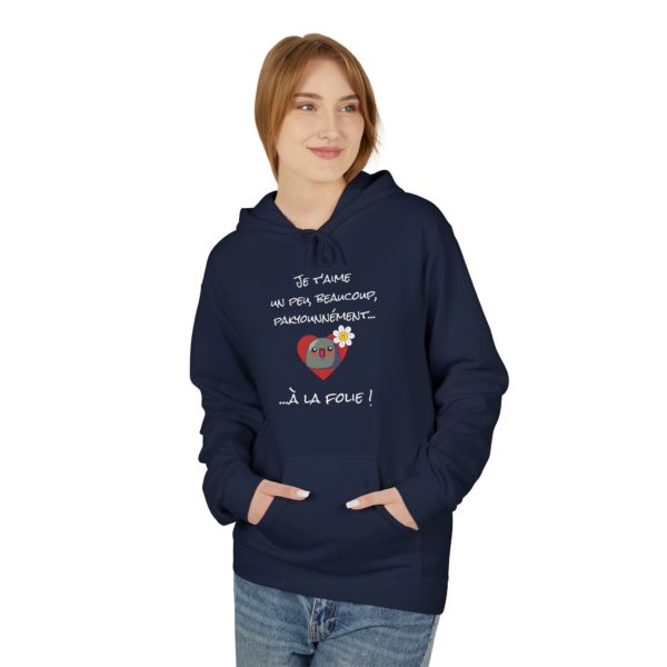 Hoodie "Je t’aime un peu, beaucoup, pakyounnément…" – L’amour bien au chaud ! – Image 9