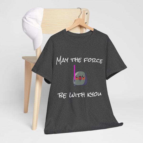 T-shirt "May the Force be with Kyou" – Le pouvoir du fun est avec toi ! 🌌✨ – Image 15