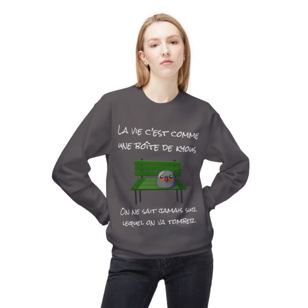 Sweatshirt "La vie, c'est comme une boîte de Kyous" – Une surprise à chaque instant ! 🎁 – Image 9