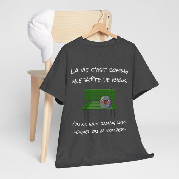 T-shirt "La vie, c'est comme une boîte de Kyous" – Une surprise à chaque instant ! 🎁 – Image 11