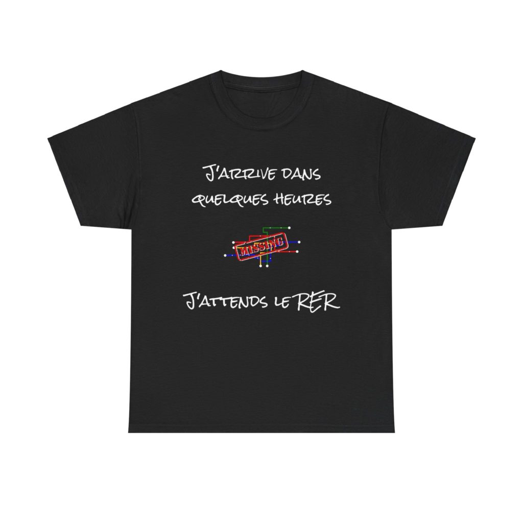 T-shirt noir "J’attends le RER" avec un panneau d’affichage en panne et un message humoristique