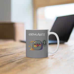 Mug astrologique "Kyoulance" avec un Kyou juge et symbole de la Balance