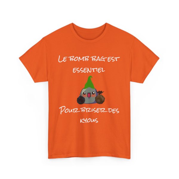 🎮 T-SHIRT "Le Bomb Bag est essentiel pour briser des Kyous" – Équipe-toi pour l’aventure ! – Image 23